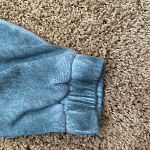 Vans cropped sweatshirt. Super soft and comfy. Brand new with tags. - Picture 4 of 6